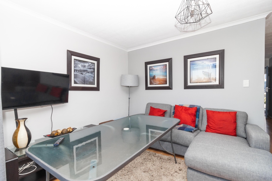 To Let 2 Bedroom Property for Rent in Gordons Bay Central Western Cape